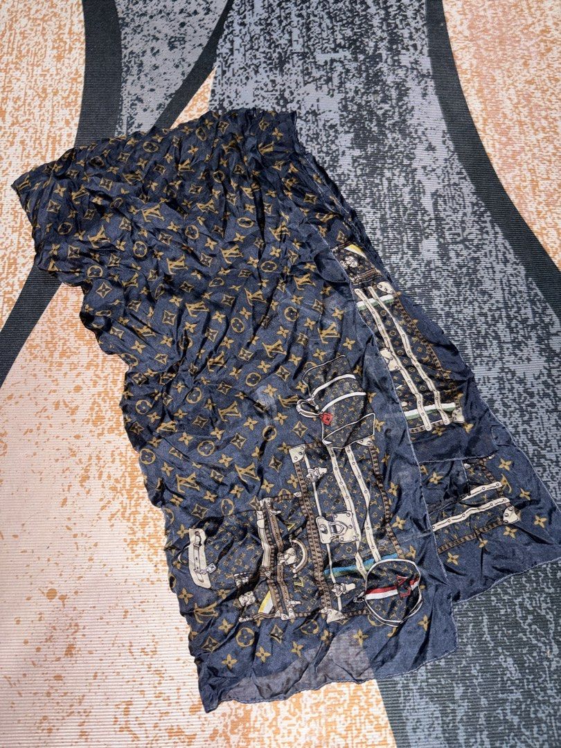 Louis Vuitton Silk Scarf (Category: Scarves) located in Abuyog. Submitted by garments.sl (Listing ID 1469326347, Image 2). Description: Louis Vuitton Silk Scarf Authentic No flaws.