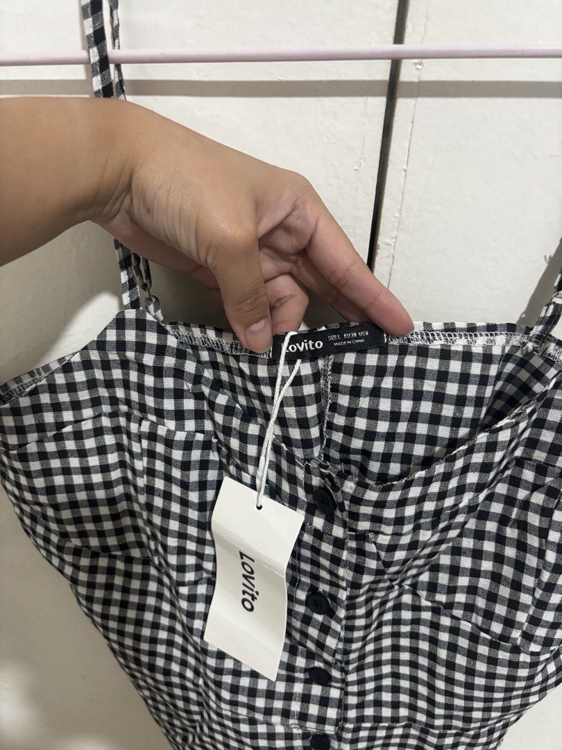 Lovito Black and White Gingham Cami Crop Top (Category: Sleeveless) located in Manila. Submitted by dianafayesimbre (Listing ID 1469386175, Image 3). Description: - Brand: Lovito - Style: Black and white gingham cami crop top - Size: L (EU 38, US 8) - Features: Sweetheart neckline, structured bust cups, adjustable spaghetti straps, functional front buttons - Back: Straight cut - Condition: Brand new with tags attached.