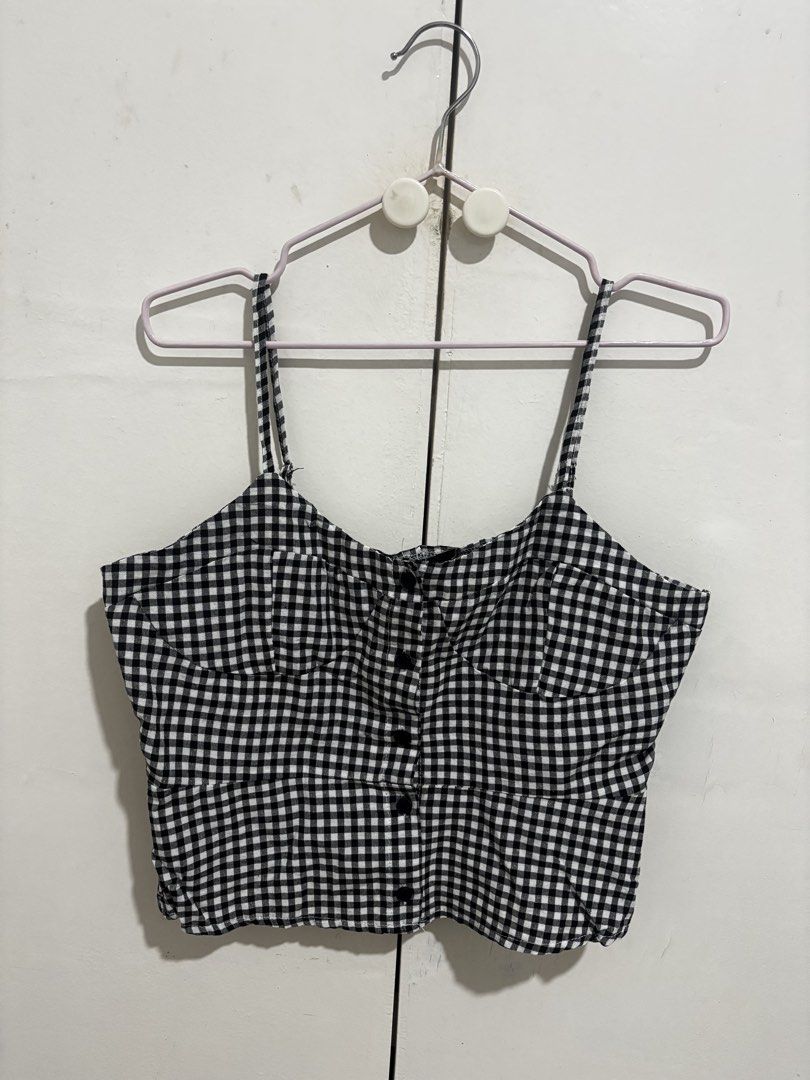 Lovito Black and White Gingham Cami Crop Top (Category: Sleeveless) located in Manila. Submitted by dianafayesimbre (Listing ID 1469386175, Image 2). Description: - Brand: Lovito - Style: Black and white gingham cami crop top - Size: L (EU 38, US 8) - Features: Sweetheart neckline, structured bust cups, adjustable spaghetti straps, functional front buttons - Back: Straight cut - Condition: Brand new with tags attached.