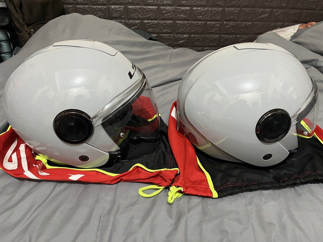 LS2 Classy (x2 /Couple) (Category: Helmets and other Riding Gears) located in Makati City. Submitted by turonevo (Listing ID 1469291322, Image 2). Description: FOR SALE: COUPLE HELMET LS2 Classy with Parani M10 Intercom Size: Both XL (61-62) RFS: Quit na mag motor Bought 14k for everything 9/10 Condition All in 8k Price Negotiable Pm if interested.