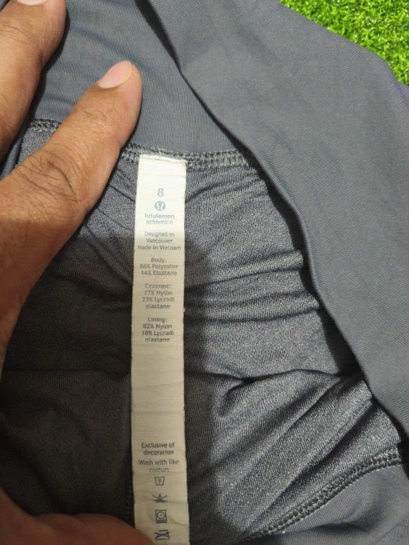 Lululemom drifit active shorts (Category: Activewear) located in San Mateo. Submitted by rgbuenaventura (Listing ID 1469271933, Image 3). Description: Original lululemom waistline 30-32 with inner colour Gray 🩶.