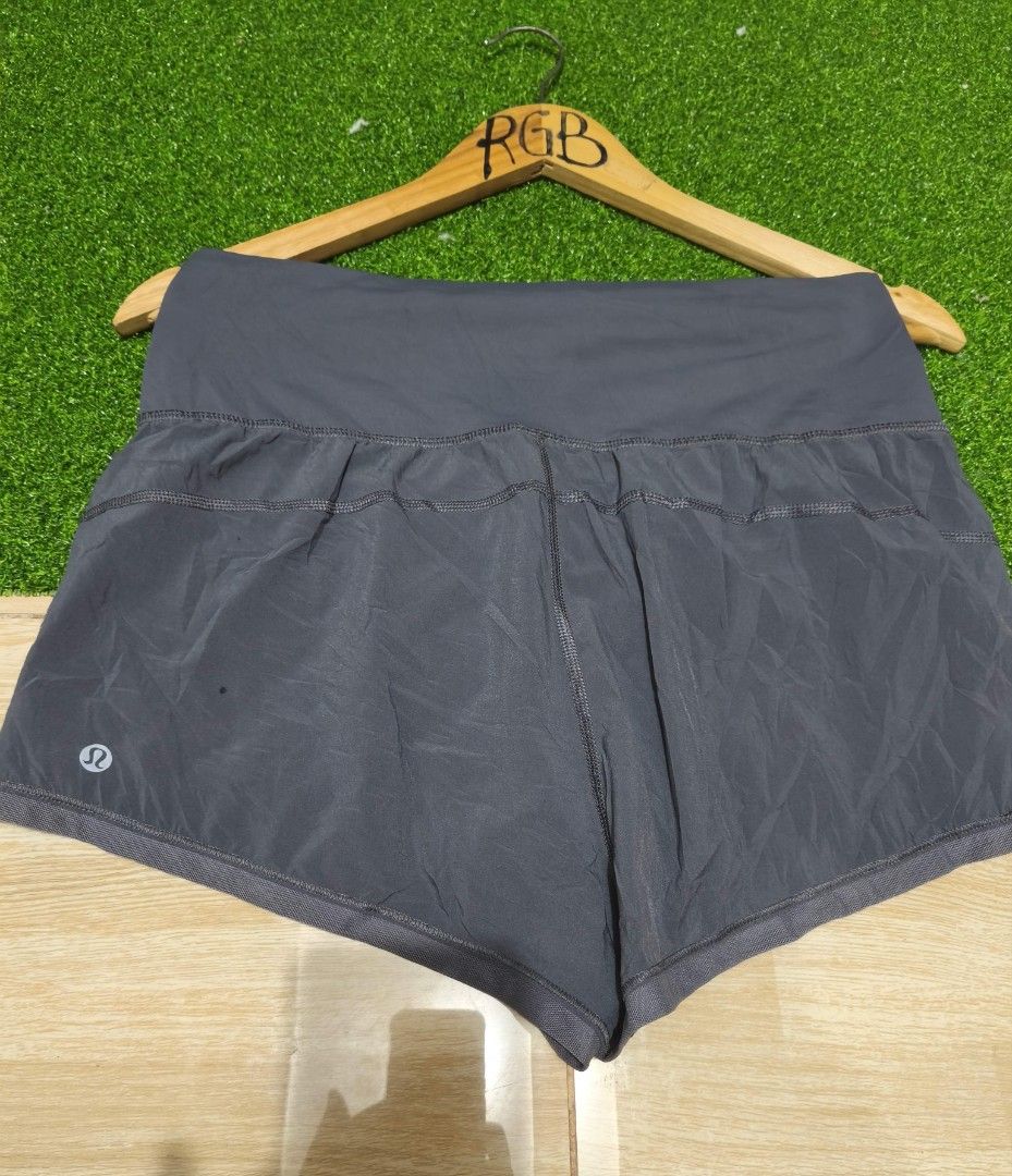 Lululemom drifit active shorts (Category: Activewear) located in San Mateo. Submitted by rgbuenaventura (Listing ID 1469271933, Image 1). Description: Original lululemom waistline 30-32 with inner colour Gray 🩶.