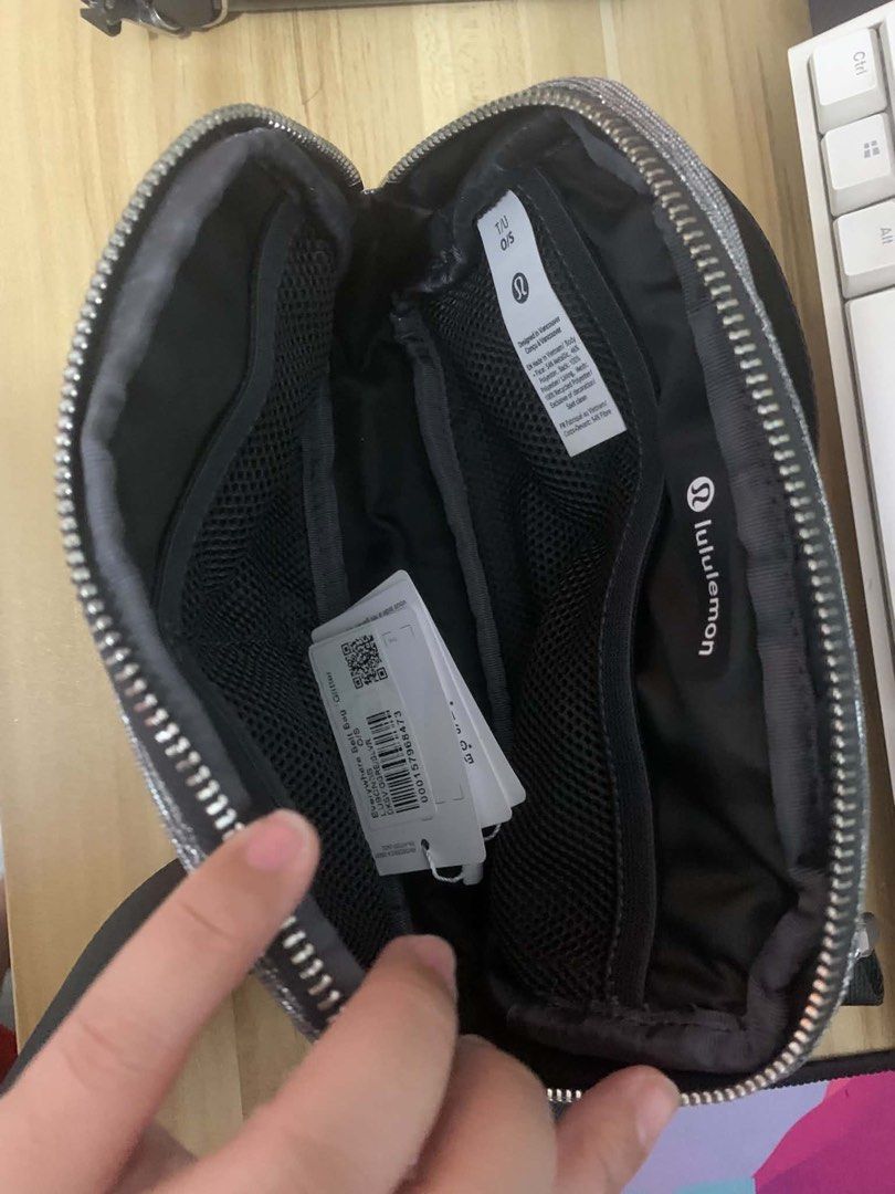 Lululemon (Category: Cross-body Bags) located in Bacolod City. Submitted by sebastianc97758 (Listing ID 1469251390, Image 3). Description: preloved auth 1L.