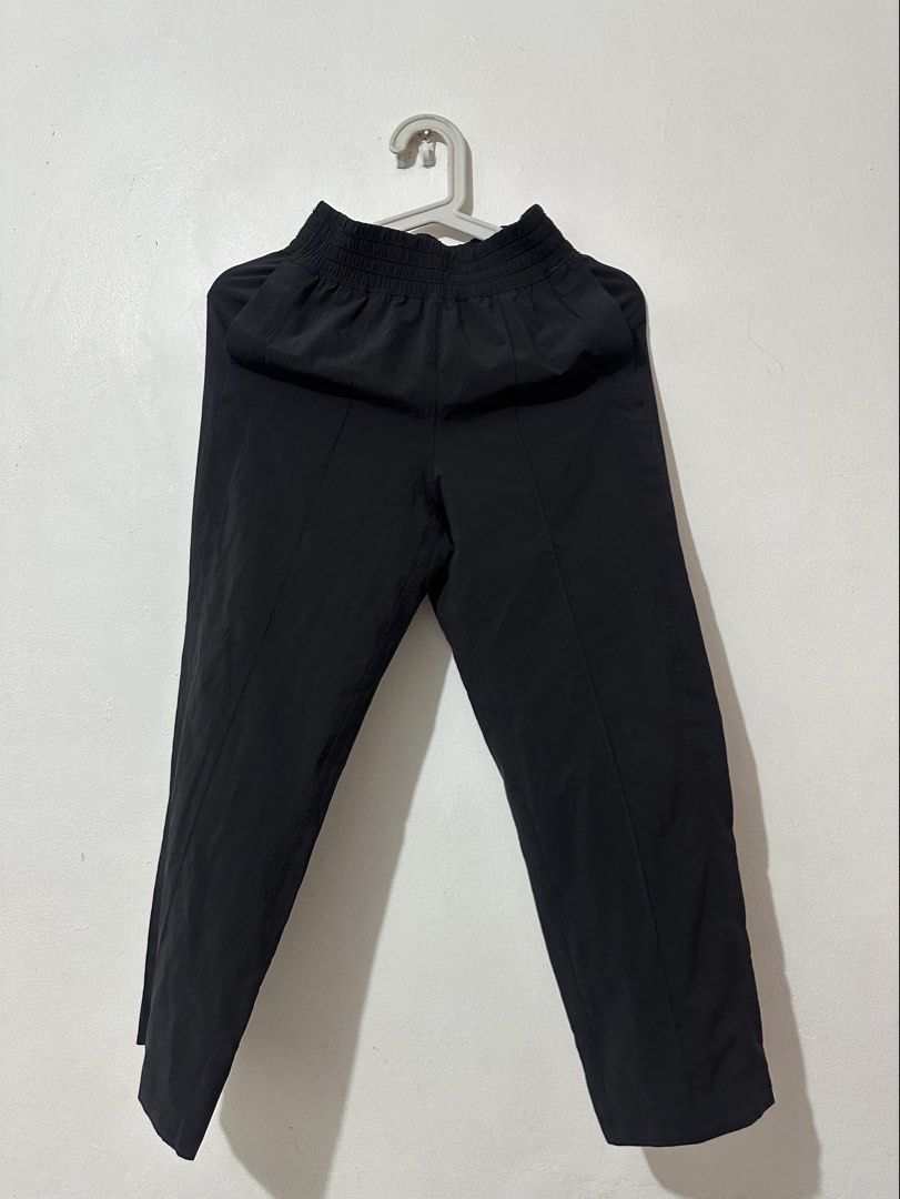 Lululemon (Category: Bath) located in Manila. Submitted by jean_closet (Listing ID 1469333082, Image 3). Description: Dot 0 Perfect for petite girls Used once Last price. Selling low already. .