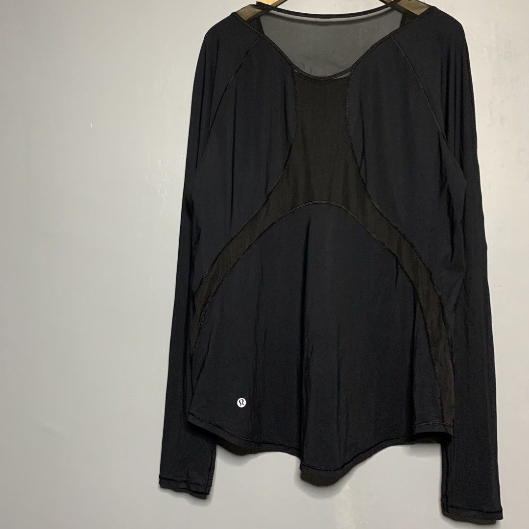 Lululemon Black Long Sleeve Mesh Panel Activewear Top (Category: Longsleeves) located in Manila. Submitted by emplysthrift. (Listing ID 1469218672, Image 2). Description: Lululemon Black Mesh Panel Long Sleeve Athletic Top Width "20.5 Length "26 Good Condition Colorrate: 9.5/10 Flaws: cuttags Unli vouchers/vc for safe transactions 📲 Location: Laspinas City, Metro Manila, Brngy Talon Uno. 📍 DM IF INTERESTED📥 - Brand: Lululemon - Color: Classic 
