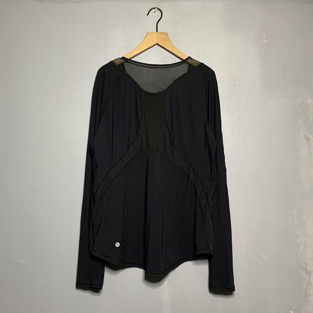 Lululemon Black Long Sleeve Mesh Panel Activewear Top (Category: Longsleeves) located in Manila. Submitted by emplysthrift. (Listing ID 1469218672, Image 1). Description: Lululemon Black Mesh Panel Long Sleeve Athletic Top Width "20.5 Length "26 Good Condition Colorrate: 9.5/10 Flaws: cuttags Unli vouchers/vc for safe transactions 📲 Location: Laspinas City, Metro Manila, Brngy Talon Uno. 📍 DM IF INTERESTED📥 - Brand: Lululemon - Color: Classic 