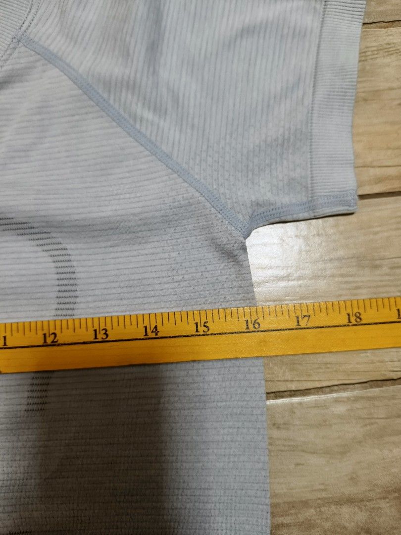 Lululemon dri fit running shirt (Category: Shirts) located in Siniloan. Submitted by talktotheroses (Listing ID 1469174508, Image 3). Description: no issue.