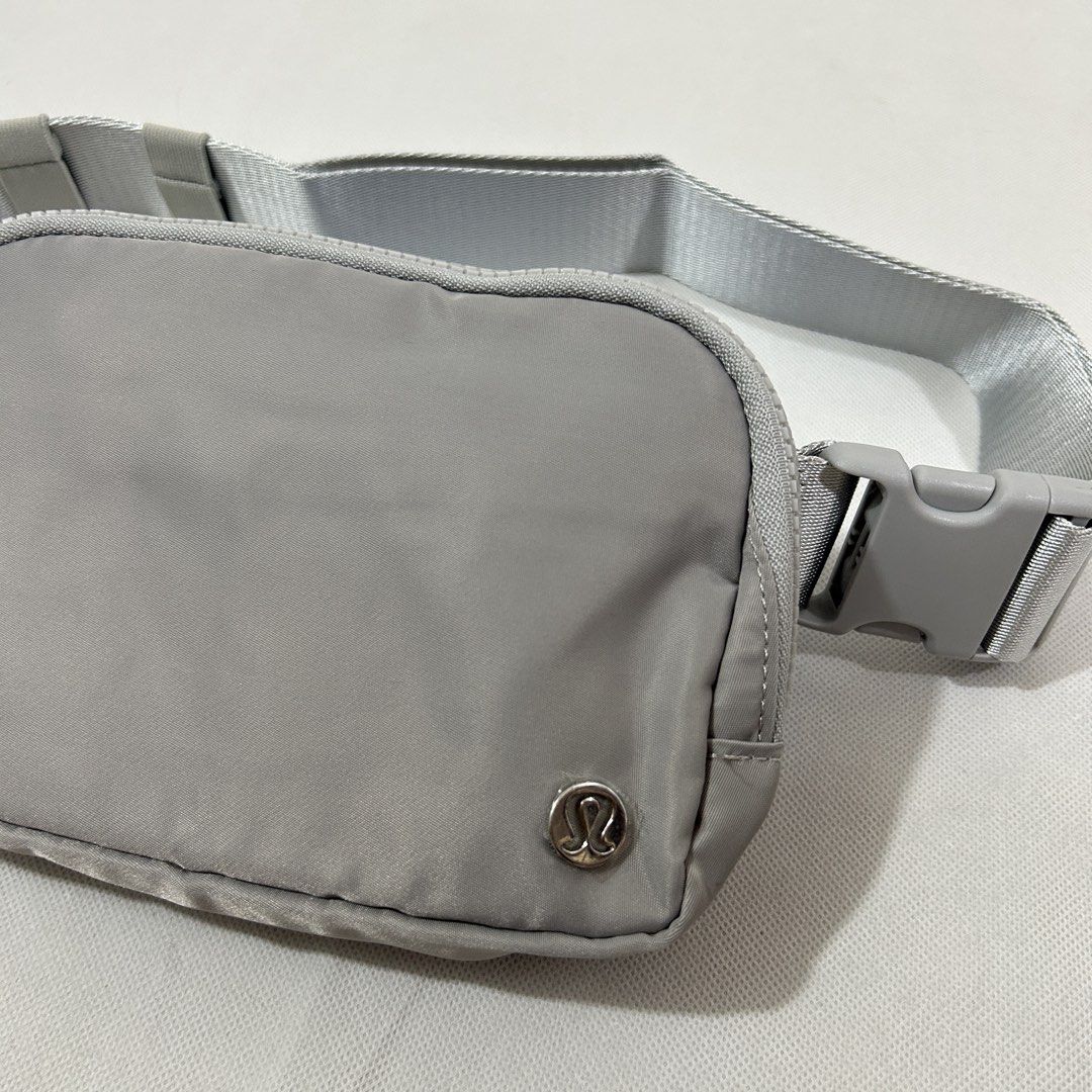 Lululemon Everywhere Belt Bag Silver Grey (Category: Belt bags, Clutches and Pouches) located in Cavite. Submitted by moo2k (Listing ID 1469204127, Image 2). Description: - Authentic Grey Lululemon Everywhere Belt Bag - Water-repellent fabric ideal for daily use - Adjustable strap with secure buckle closure - Main zip compartment and exterior back pocket for quick access - Interior mesh slip pockets to keep your essentials organized - Stylish sil