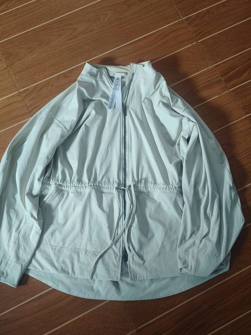 LULULEMON JACKET (Category: Coats, Jackets and Outerwear) located in Manila. Submitted by wanluis (Listing ID 1469209272, Image 2). Description: .