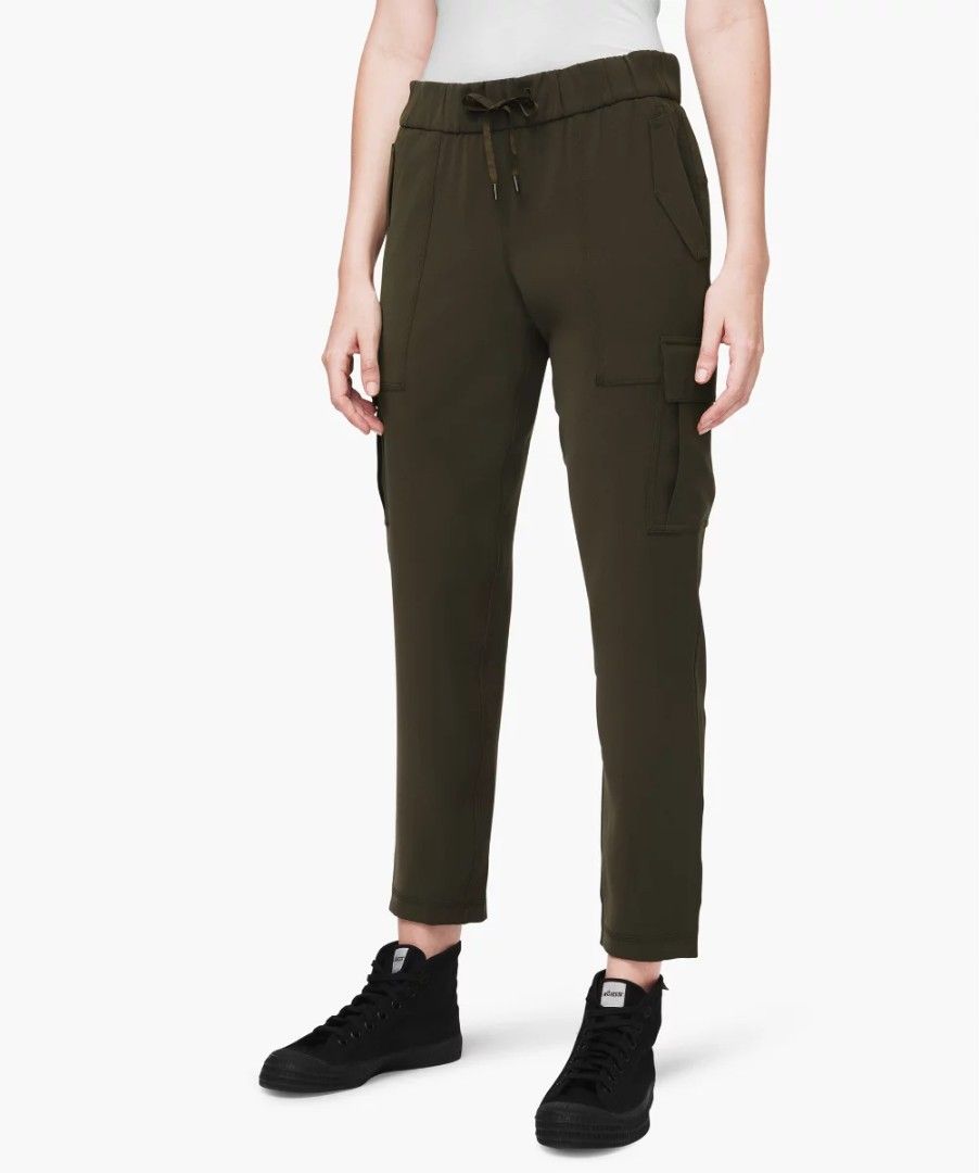 LULULEMON READY SET CARGO PANTS (Category: Activewear) located in Talisay. Submitted by nooooooooooooooooy (Listing ID 1469173344, Image 1). Description: LULULEMON READY SET CARGO PANTS DOT 6 WAIST 28 TO 31 LENGTH 36 EXCELLENT NO FLAWS, NEED WASH PM💌💌.