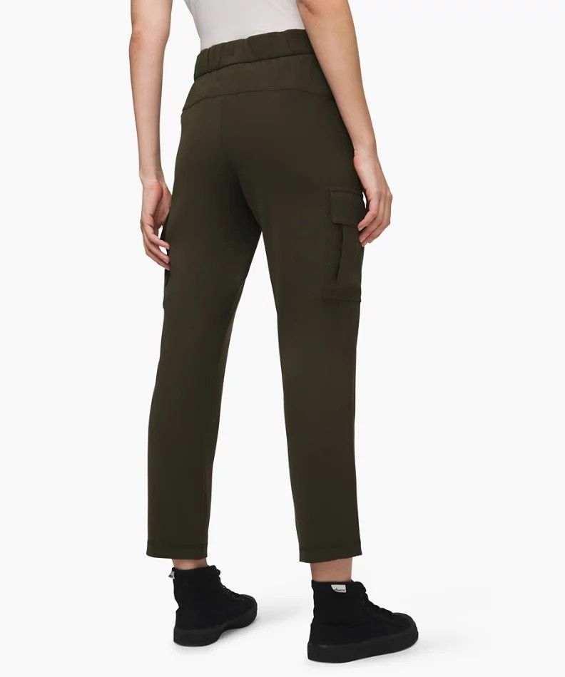 LULULEMON READY SET CARGO PANTS (Category: Activewear) located in Talisay. Submitted by nooooooooooooooooy (Listing ID 1469173344, Image 2). Description: LULULEMON READY SET CARGO PANTS DOT 6 WAIST 28 TO 31 LENGTH 36 EXCELLENT NO FLAWS, NEED WASH PM💌💌.