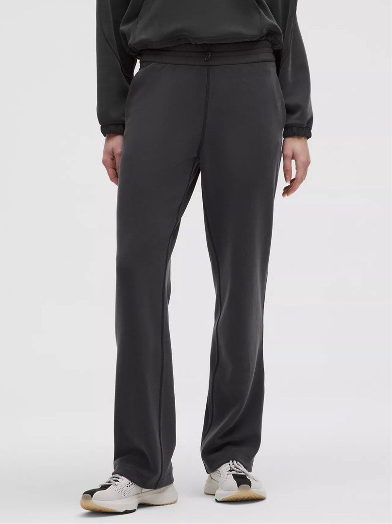 Lululemon Softstreme Pants (Category: Announcements) located in Manila. Submitted by jean_closet (Listing ID 1469339438, Image 1). Description: Used 3x Dot 6 Actual pics all posted.