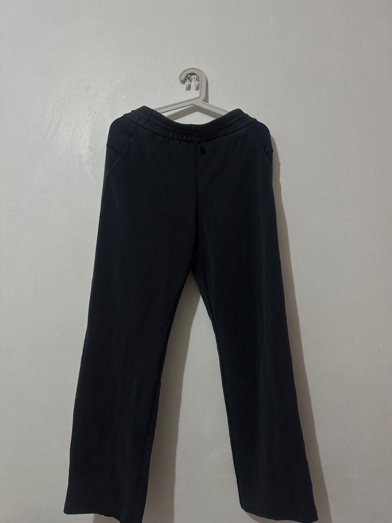 Lululemon Softstreme Pants (Category: Announcements) located in Manila. Submitted by jean_closet (Listing ID 1469339438, Image 3). Description: Used 3x Dot 6 Actual pics all posted.