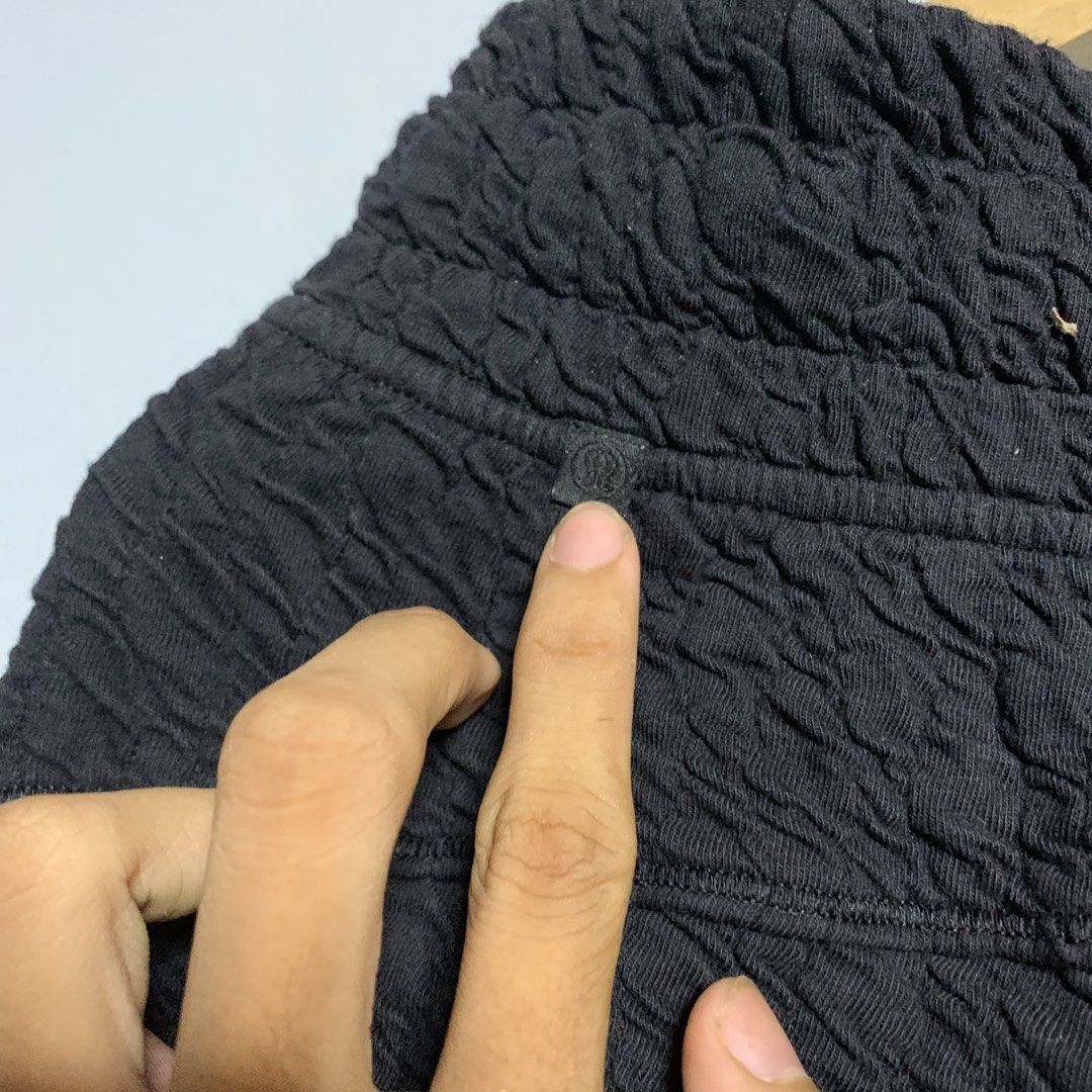 Lululemon textured black athletic shorts with drawstring (Category: Shorts) located in Manila. Submitted by emplysthrift. (Listing ID 1469219076, Image 3). Description: Lululemon Black Textured Shorts Size 6 Waist "29 to 31 Length "16 Good Condition Colorrate: 9/10 Flaws: none Unli vouchers/vc for safe transactions 📲 Location: Laspinas City, Metro Manila, Brngy Talon Uno. 📍 DM IF INTERESTED📥 - Brand: Lululemon - Color: Textured Black - Waistba