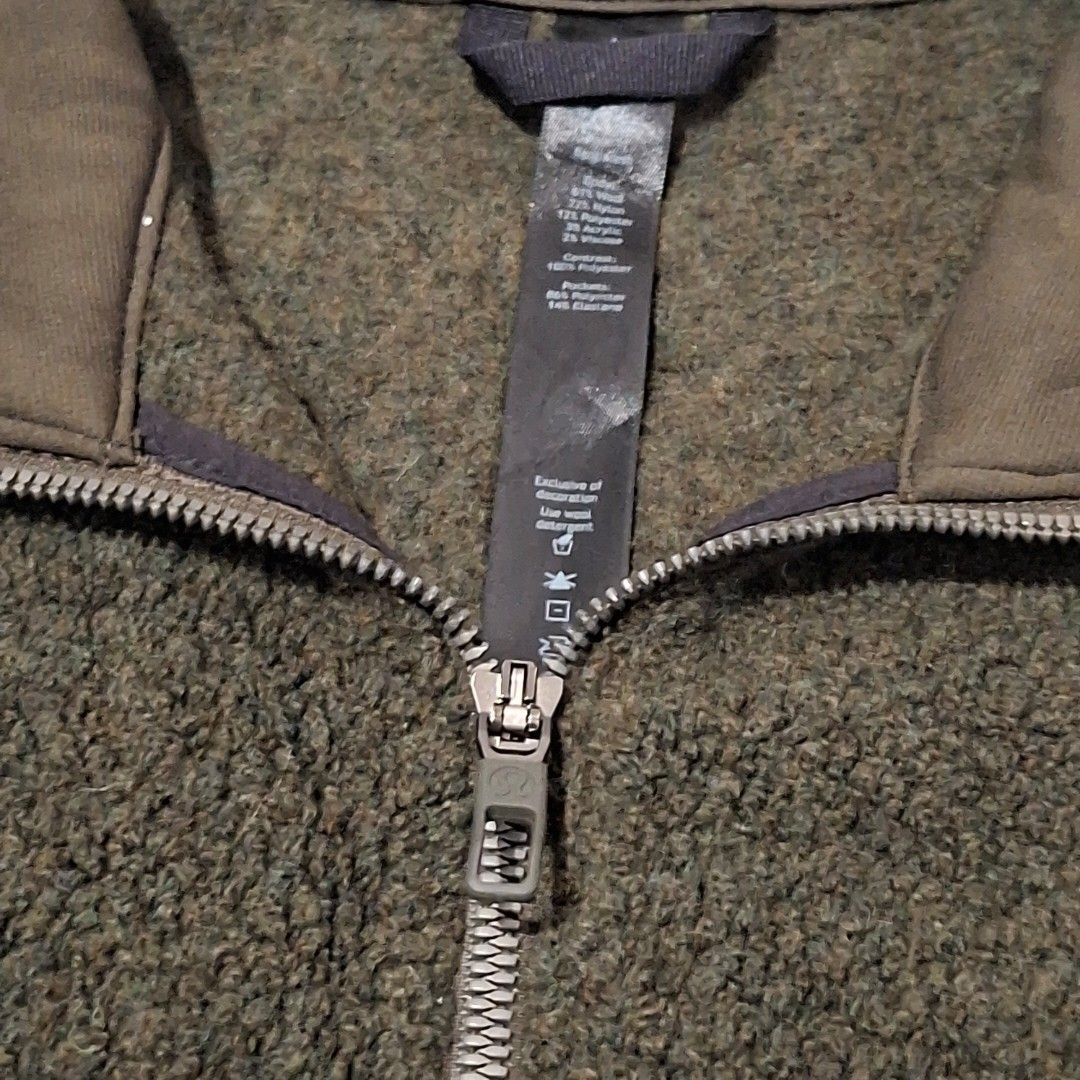 Lululemon Tundra Jacket (Category: Coats, Jackets and Outerwear) located in Santa Maria. Submitted by xejdm.finds (Listing ID 1469239824, Image 3). Description: .