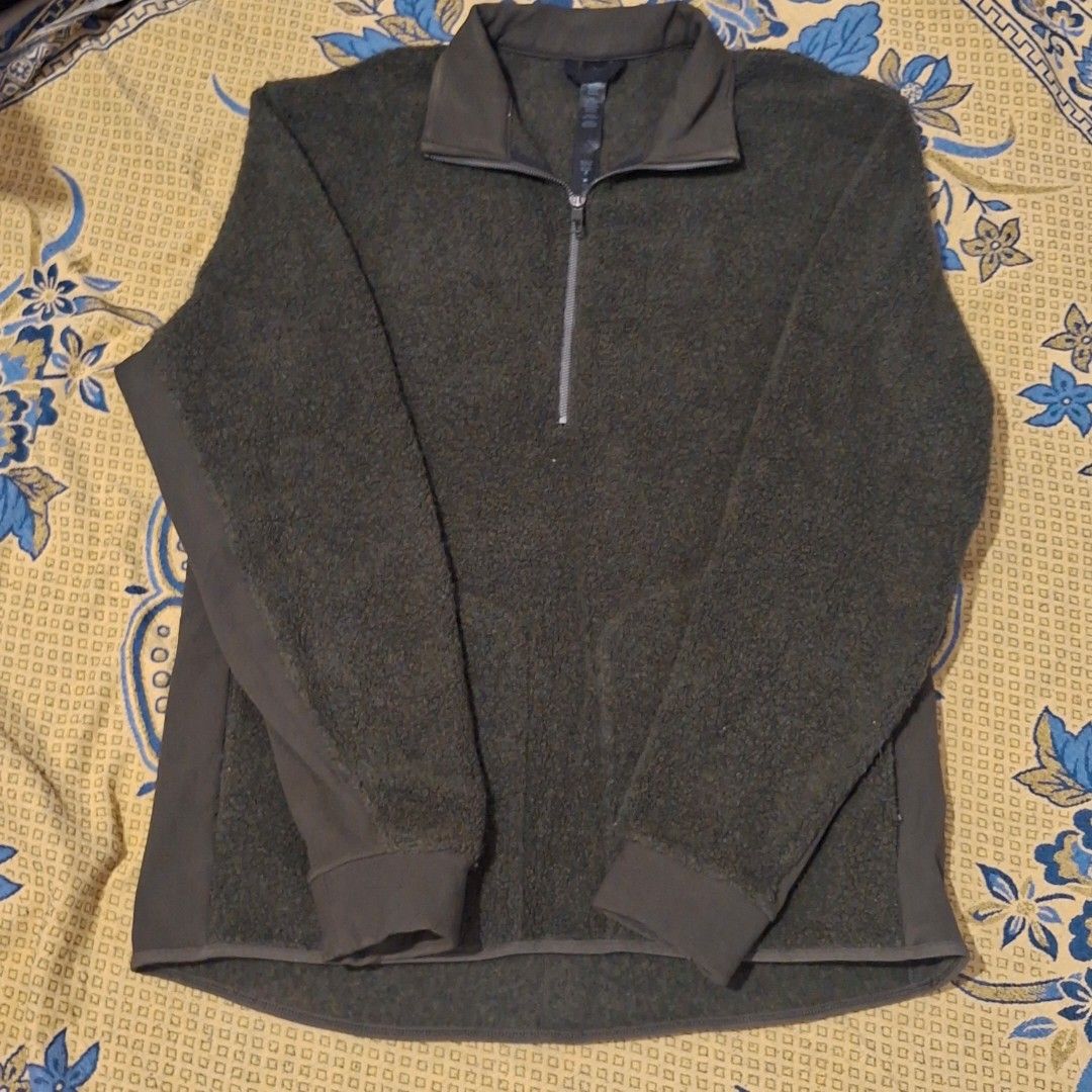 Lululemon Tundra Jacket (Category: Coats, Jackets and Outerwear) located in Santa Maria. Submitted by xejdm.finds (Listing ID 1469239824, Image 1). Description: .