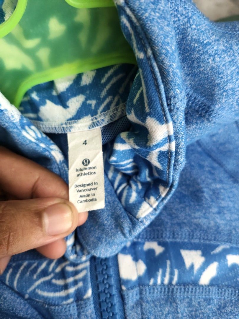 Lululemon women's jacket (Category: Coats, Jackets and Outerwear) located in Cabadbaran. Submitted by jem1124 (Listing ID 1469221465, Image 3). Description: 16x22 excellent condition No issue.