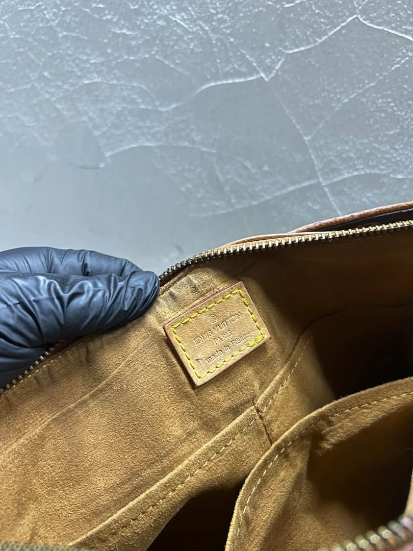 LV MONOGRAM HANDBAG (Category: Shoulder Bags) located in Caloocan City. Submitted by j3ngsanity (Listing ID 1469304134, Image 2). Description: ISSUE : MISSING SLING / LEATHER CRACKS / SIGN OF USAGE / WHITE STAIN SA ISANG CORNER CODED.
