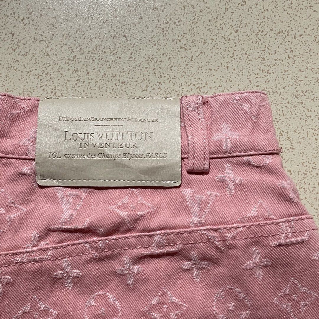 LV Pink Monogram Hghwstd Shorts (Category: Shorts) located in Manila. Submitted by a_iee (Listing ID 1469376929, Image 3). Description: Waist: 28 Length: 15 inchs Issue: Minimal Bleach Stain Condition: Excellent ✨ MODE OF PAYMENT: Gcsh, Mrbnk, Gtym 📍Pasig City Dm for more info.