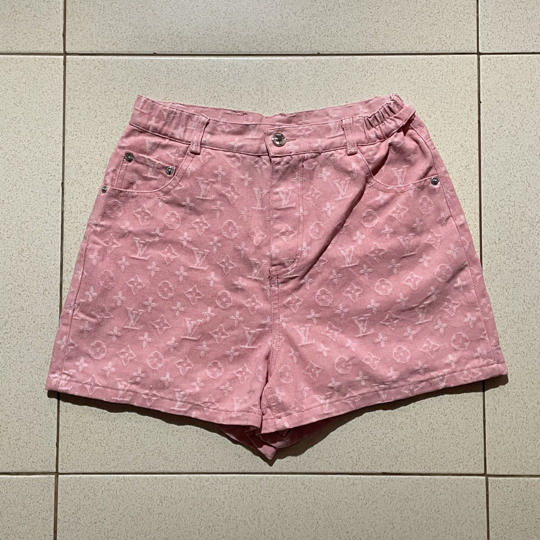 LV Pink Monogram Hghwstd Shorts (Category: Shorts) located in Manila. Submitted by a_iee (Listing ID 1469376929, Image 1). Description: Waist: 28 Length: 15 inchs Issue: Minimal Bleach Stain Condition: Excellent ✨ MODE OF PAYMENT: Gcsh, Mrbnk, Gtym 📍Pasig City Dm for more info.
