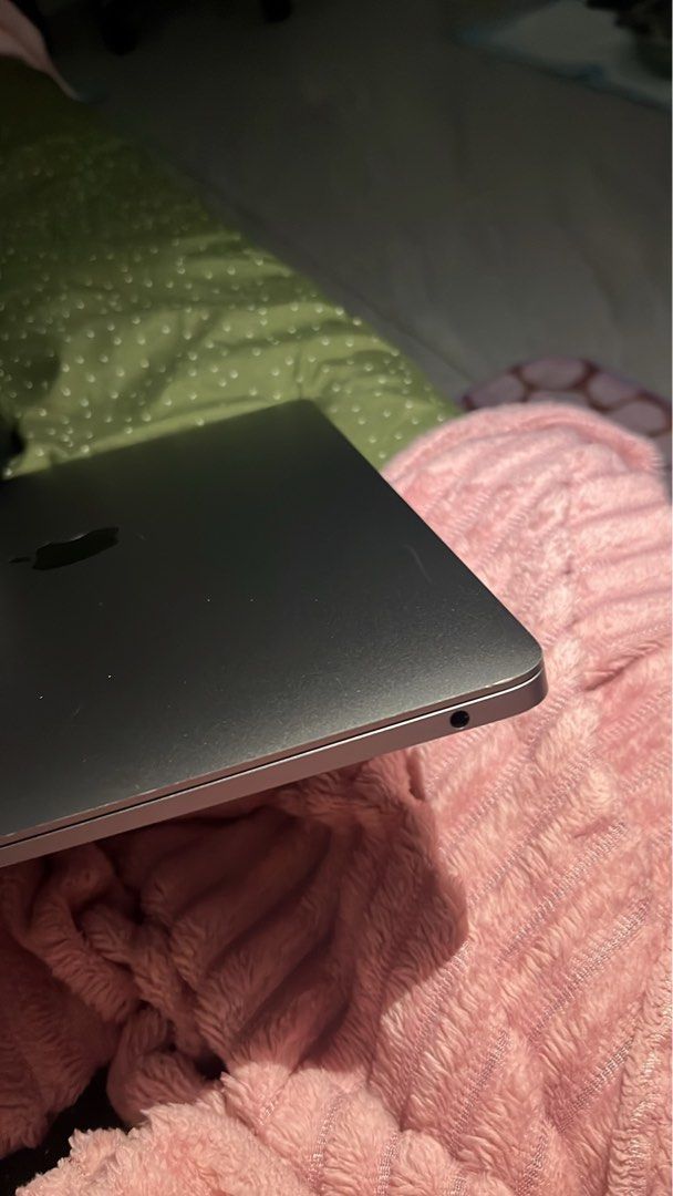 M1 8/256 2020 (Category: Laptops & Notebooks) located in Gapan. Submitted by anya1203 (Listing ID 1469212912, Image 2). Description: .