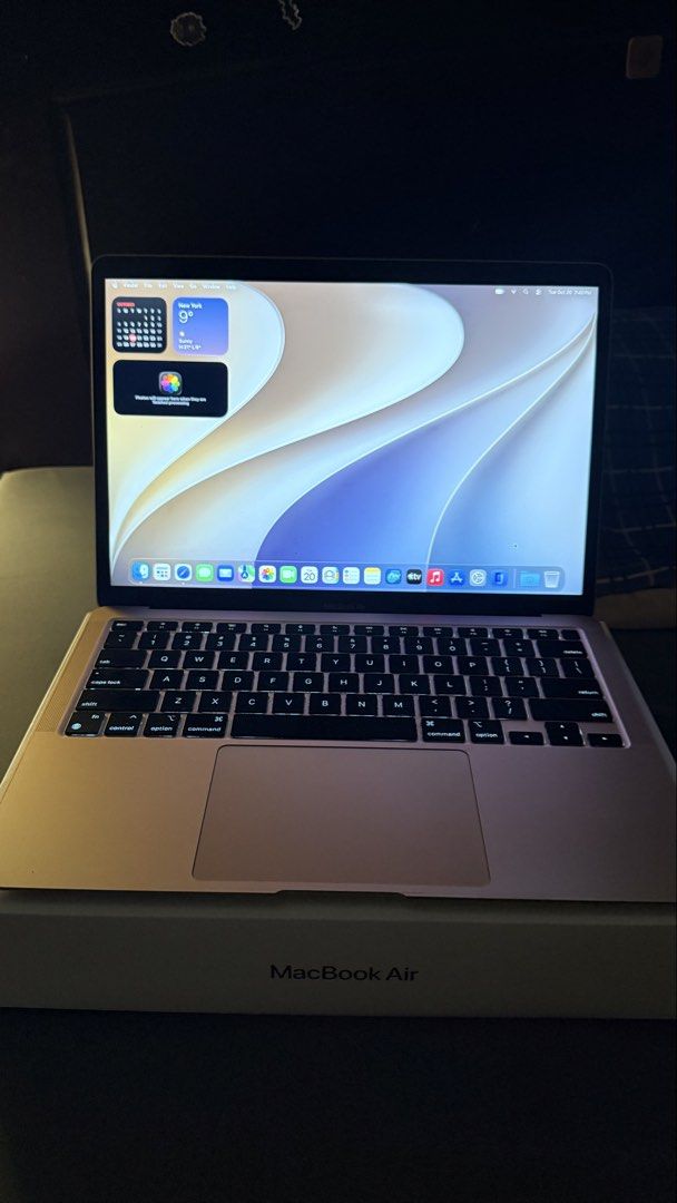 MACBOOK AIR M1 (2020) Bought in (2022) (Category: Laptops & Notebooks) located in Caloocan City. Submitted by earlmtf66175 (Listing ID 1469304649, Image 2). Description: MACBOOK M1 AIR 2020 13 INCH 256GB 8GB Chip APPLE M1 Mac OS Golden Gate 27.0.1 84%Battery Health No Issue Included: With Original Box Original Charger Apple Magic mouse Cygnett Unite PocketMate USB-C Hub with HDMI, USB-A, and SD/microSD readers School used only.