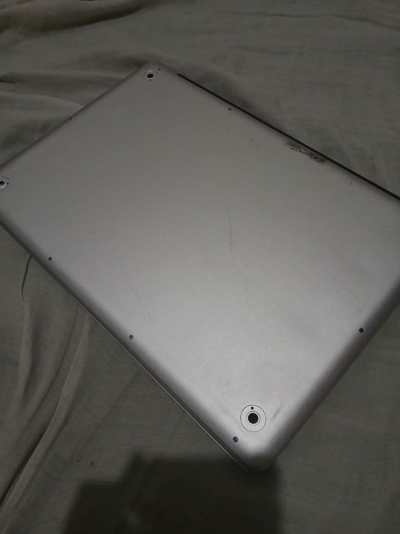 Macbook pro (Category: Laptops & Notebooks) located in Manila. Submitted by chocoknots_ (Listing ID 1469194311, Image 2). Description: Macbook pro 2011 - working naman sya lobat lang. - no charger din, bumili nalang mura lang - goods for parts out.