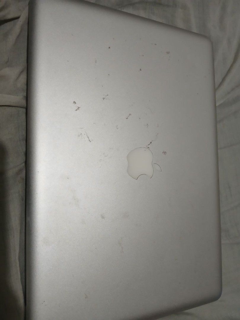 Macbook pro (Category: Laptops & Notebooks) located in Manila. Submitted by chocoknots_ (Listing ID 1469194311, Image 3). Description: Macbook pro 2011 - working naman sya lobat lang. - no charger din, bumili nalang mura lang - goods for parts out.