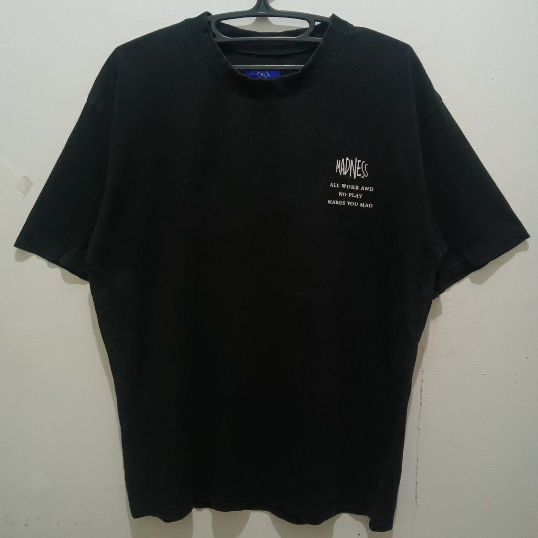 MADNESS Graphic Tee (Category: Tshirts & Polo Shirts ) located in Caloocan City. Submitted by jaychingsss (Listing ID 1469338025, Image 2). Description: Madness Graphic Tee - 100 22x29 Color Rate: 9.5/10 Makapal Tela minor issue: may few hairlines sa print NEED WASH.
