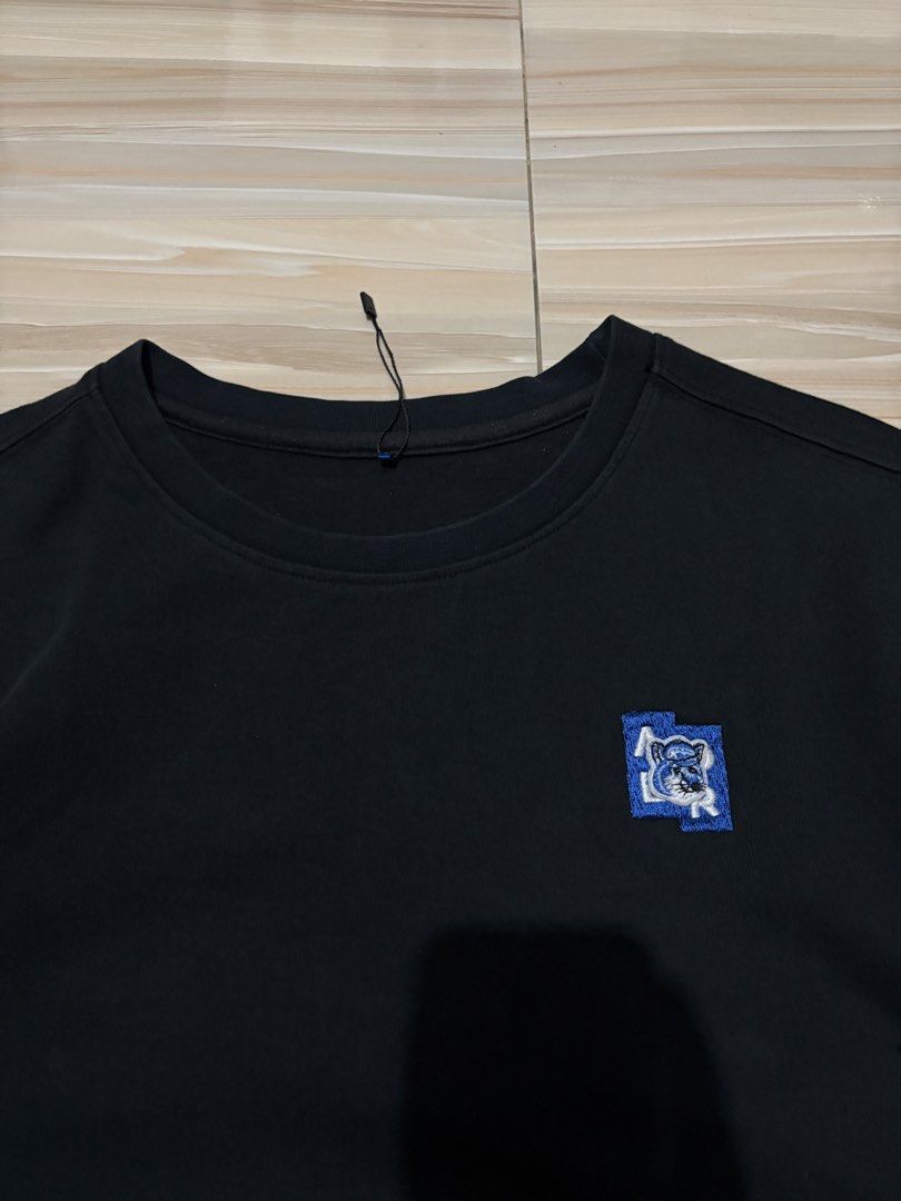 Maison Kitsune Black T-Shirt with Patch (Category: Shirts) located in Ajuy. Submitted by reeyn0515 (Listing ID 1469325960, Image 2). Description: - 21x27 - Brand: Maison Kitsuné - Condition: Brand new with tags (BNWT) - Color: Classic black - Material: Premium cotton - Features: Blue and white embroidered chest patch, small back shoulder logo patch, side hem fabric tag - Fit/Style: Short-sleeve, crewneck, comfortable everyday fit.