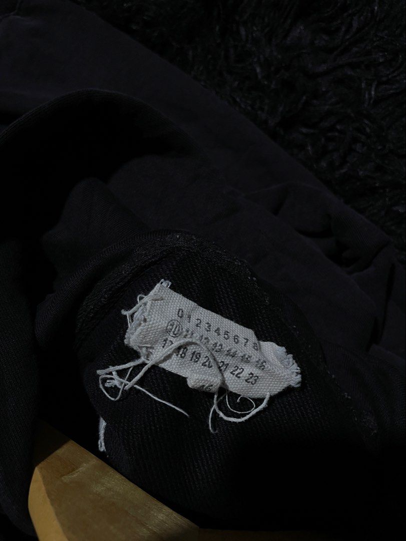 Maison Margela (Category: Coats, Jackets and Outerwear) located in Munoz. Submitted by bb_jimbo0 (Listing ID 1469281211, Image 2). Description: Maison Margela Hoodie.