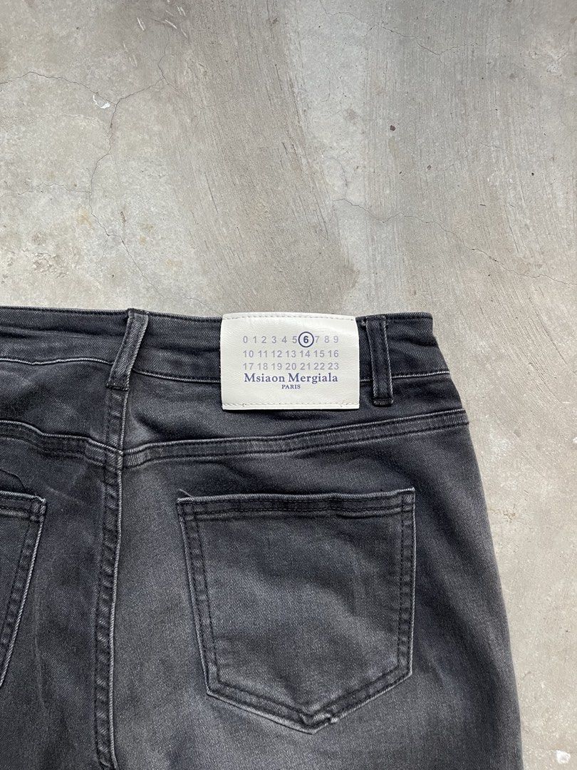 Maison Margela wide leg pants(OFF) (Category: Jeans) located in Cabuyao City. Submitted by jam_mandilag (Listing ID 1469333704, Image 3). Description: Tag: - Waistline: 30-31 Length: 41 LegHole: 11 Color Rate:9/10 Condition: 9/10 Issue: none Mode of payment: Gcash Mode of shipping: J&T and lalamove For more information kindly click the “send message button” and other details of the item. Location: cabuyao laguna ————————————————————————— NOTE: -R