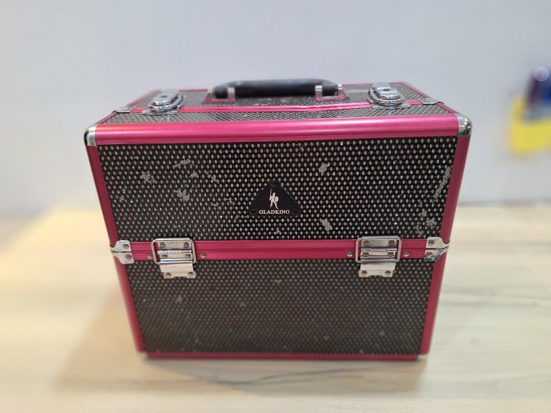 Makeup case (Category: Accessory holder, box & organizers) located in Singapore. Submitted by hibiscusmy (Listing ID 1469239501, Image 1). Description: Makeup case. Length 33cm. width20cm. height 28cm..