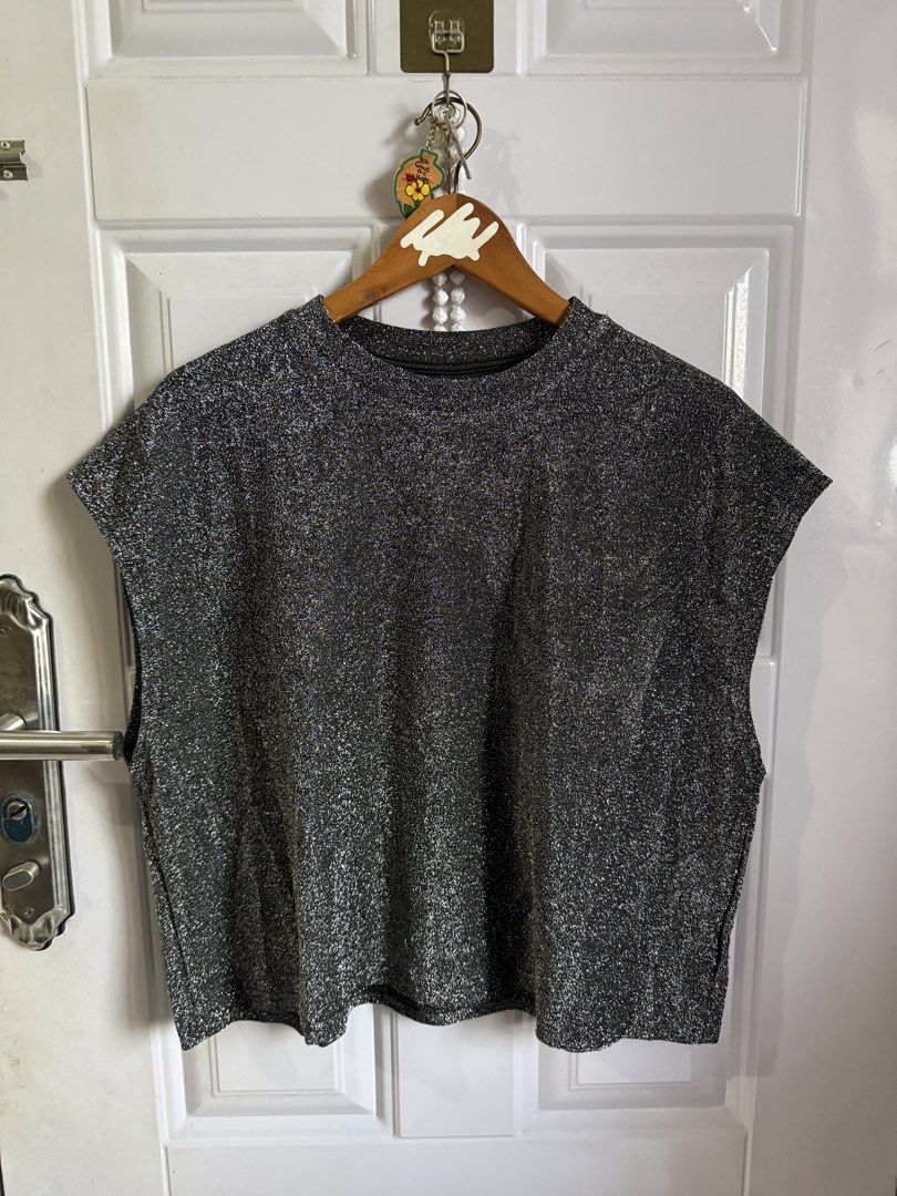 MANFINITY Metallic Shiny Loose Tank Top (Category: Tshirts & Polo Shirts ) located in Las Pinas. Submitted by sellerkjb (Listing ID 1469381333, Image 2). Description: BRAND NEW LARGE width — 26 inches length — 21.5 inches LAS PINAS CITY.