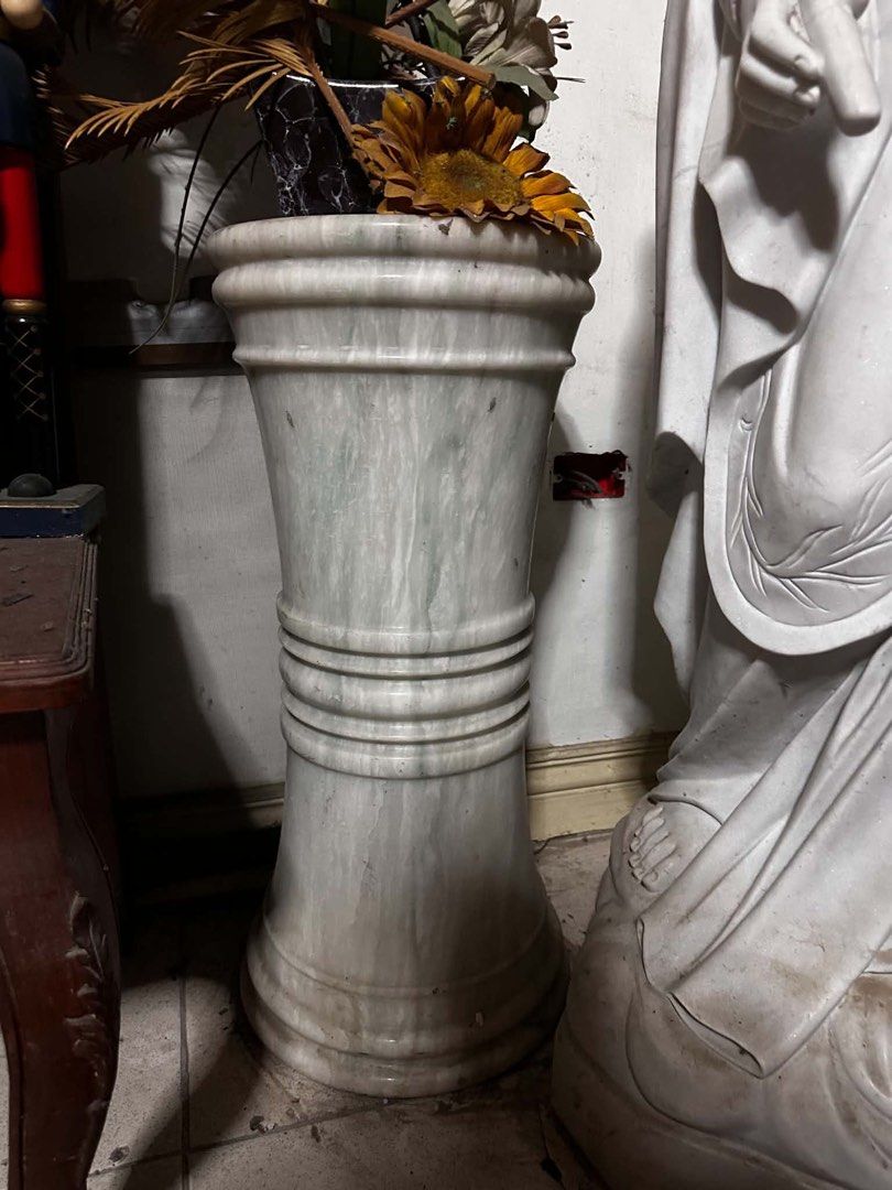 Marble Dragon w/stand (Category: Figurines & Statues) located in Quezon City. Submitted by saintsrow87 (Listing ID 1469313147, Image 2). Description: 20yrs old. Negotiable upon viewing. Issue- missing one tongue 2-4 tao para bubatin. .