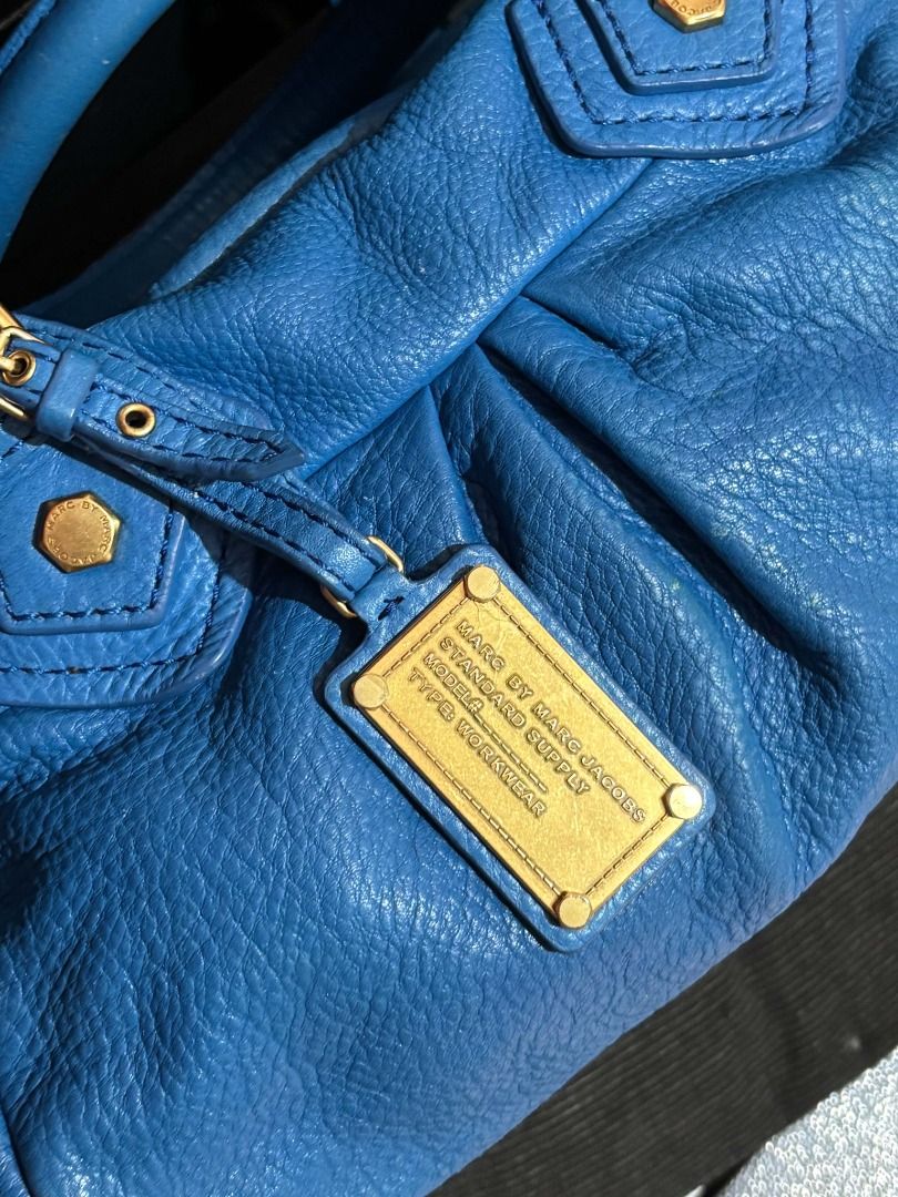 Marc Jacobs Classic Q Groove (Category: Luxury Bags & Wallets) located in Caloocan City. Submitted by classicurations (Listing ID 1469288400, Image 3). Description: my beautiful blue marc jacobs classic q groove handbag such a gorgeous piece with its blue leather, gold-tone hardware, and matching strap. i love how the color adds a little something special to any outfit, whether you’re dressing up or keeping it casual. a timeless designer bag that