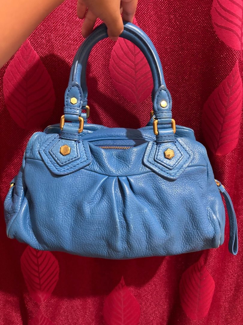 Marc Jacobs Classic Q Groove (Category: Luxury Bags & Wallets) located in Caloocan City. Submitted by classicurations (Listing ID 1469288400, Image 2). Description: my beautiful blue marc jacobs classic q groove handbag such a gorgeous piece with its blue leather, gold-tone hardware, and matching strap. i love how the color adds a little something special to any outfit, whether you’re dressing up or keeping it casual. a timeless designer bag that