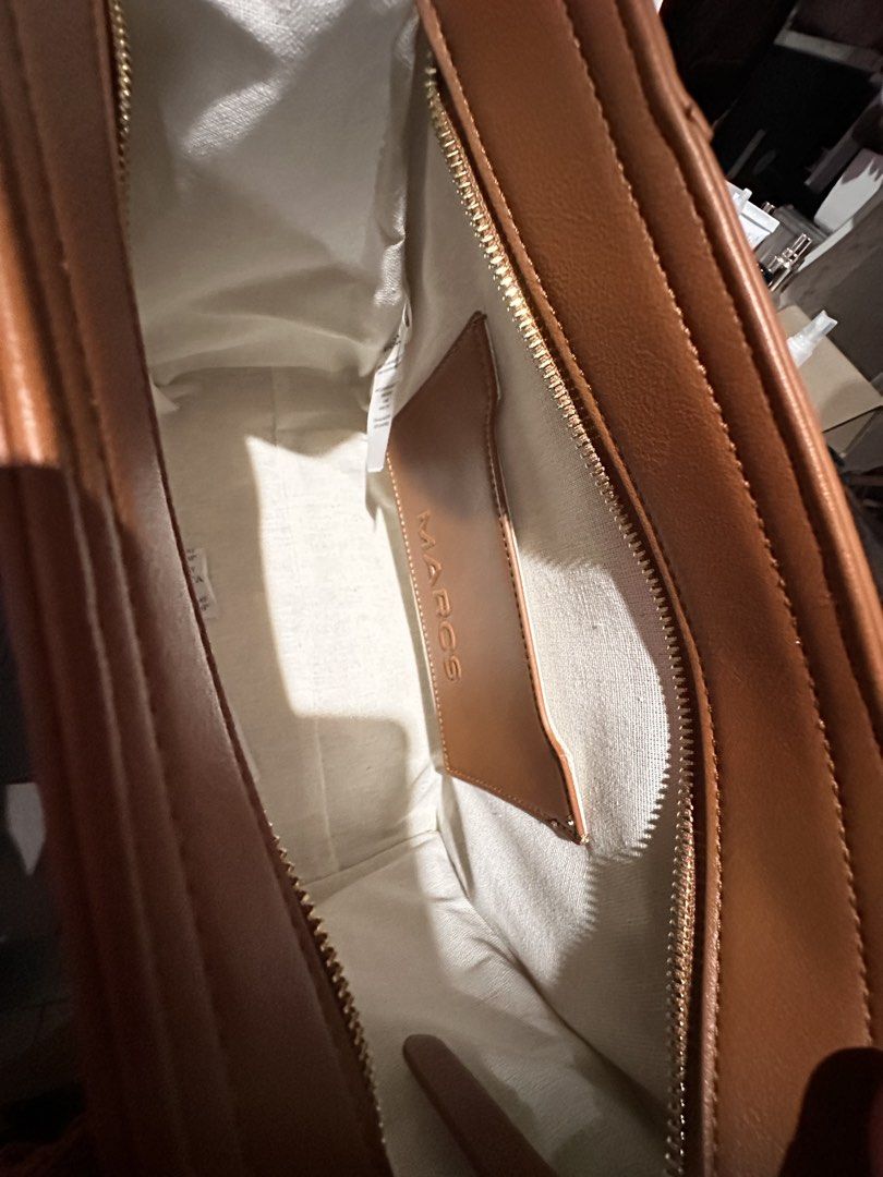 Marcs Aruba Tan Tote Bag with Branded Strap (Category: Tote Bags) located in Quezon City. Submitted by lableeyy (Listing ID 1469166926, Image 3). Description: Decluttering! 👜 FOR SALE: Marcs Aruba Tote Bag in Tan 🇦🇺 Pasabuy from Australia ✨ As in new, never been used! • No tags • Replacement dust bag included • Brown canvas with leather-look handles • Zip-top closure + detachable crossbody strap 📏 Dimensions: 35.5x15x25.5cm PM me if intereste