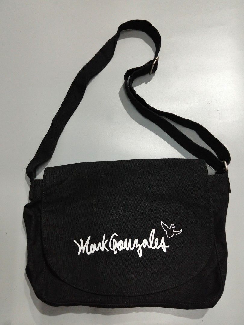 MARK GONZALES SLING BAG (Category: Sling Bags) located in Bacolod City. Submitted by hyoohxzx (Listing ID 1469172458, Image 1). Description: MARK GONZALES SLING BAG MEDIUM SIZE EXCELLENT CONDITION.