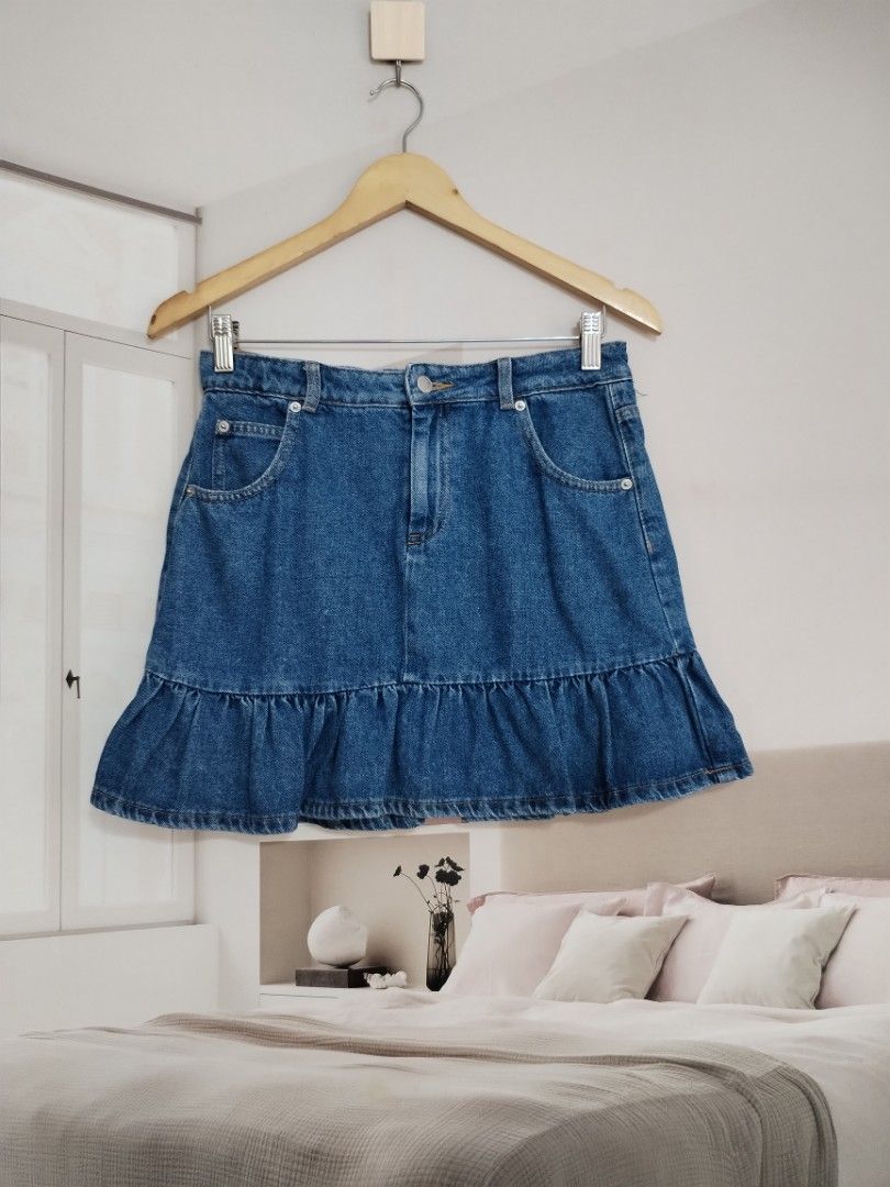 Marks & spencer ruffle hem a denim skirt (Category: Skirts) located in Lucena. Submitted by styleddsc (Listing ID 1469221421, Image 2). Description: Kids on tag fits 28-29"waistline.