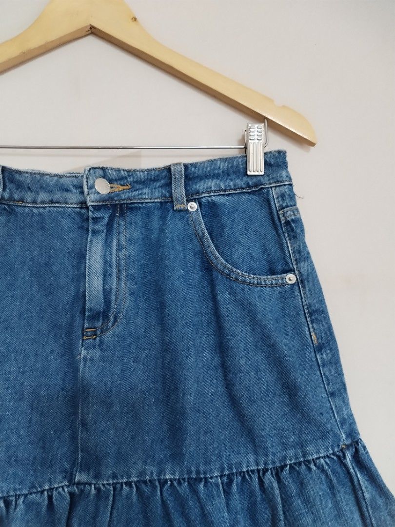 Marks & spencer ruffle hem a denim skirt (Category: Skirts) located in Lucena. Submitted by styleddsc (Listing ID 1469221421, Image 3). Description: Kids on tag fits 28-29"waistline.