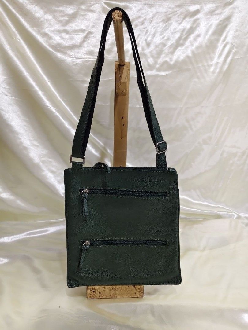 MAXIMA MILANO SLING 10/11" (Category: Sling Bags) located in Gamu. Submitted by 2022bagsbunny (Listing ID 1469194655, Image 3). Description: .