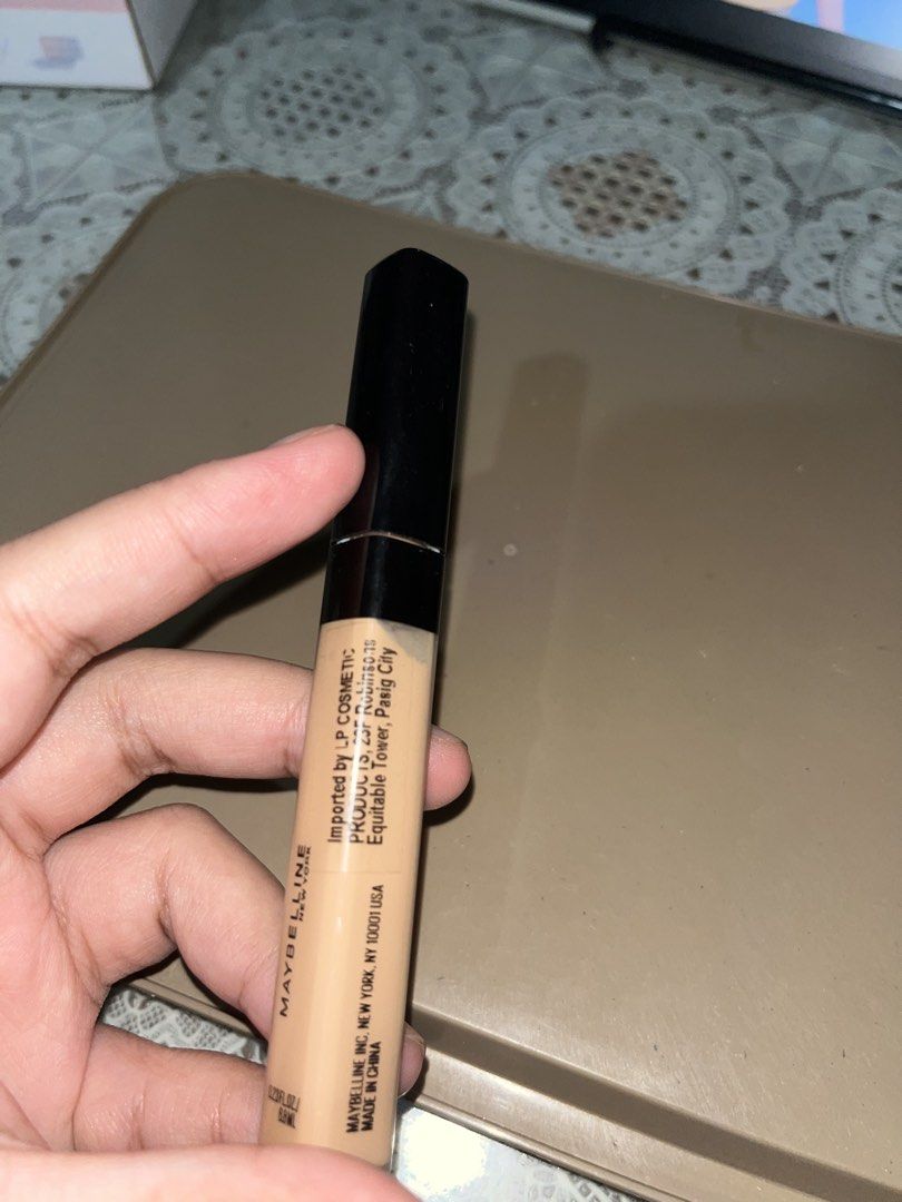 Maybelline Fit Me Concealer Shade 25 (Category: Makeup) located in Manila. Submitted by mae009 (Listing ID 1469355447, Image 2). Description: Price Negotiable - Product: Maybelline Fit Me Liquid Concealer - Shade: 25 - Size: Standard 6.8ml tube with applicator wand - Benefits: Effectively covers dark circles, redness, and blemishes - Formula: Lightweight liquid infused with chamomilla extract - Authenticity: 100% authentic with complete product d