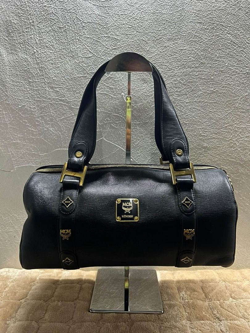 MCM DUFFLE BAG (Category: Shoulder Bags) located in Caloocan City. Submitted by j3ngsanity (Listing ID 1469291497, Image 1). Description: ISSUE : NEED CLEANING / MIN DOT STAIN / MIN LEATHER SCRATCH CODED.