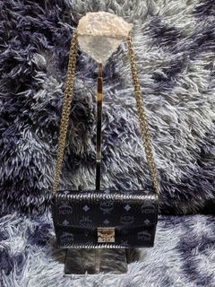 (Category: ) located in . Submitted by luxury.ilo1984 (Listing ID 1469268480, Image 1). Description: .