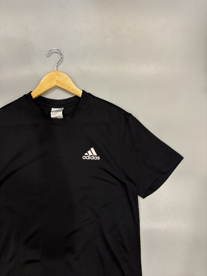 Men’s Aeroready Shirt (Category: Activewear) located in Cebu City. Submitted by clylejavan060400 (Listing ID 1469298420, Image 3). Description: Men’s Adidas Aeroready T shirt ▪️Size S-Medium ▪️Width 18 ▪️Length 27-28 ▪️Excellent ▪️No issue.