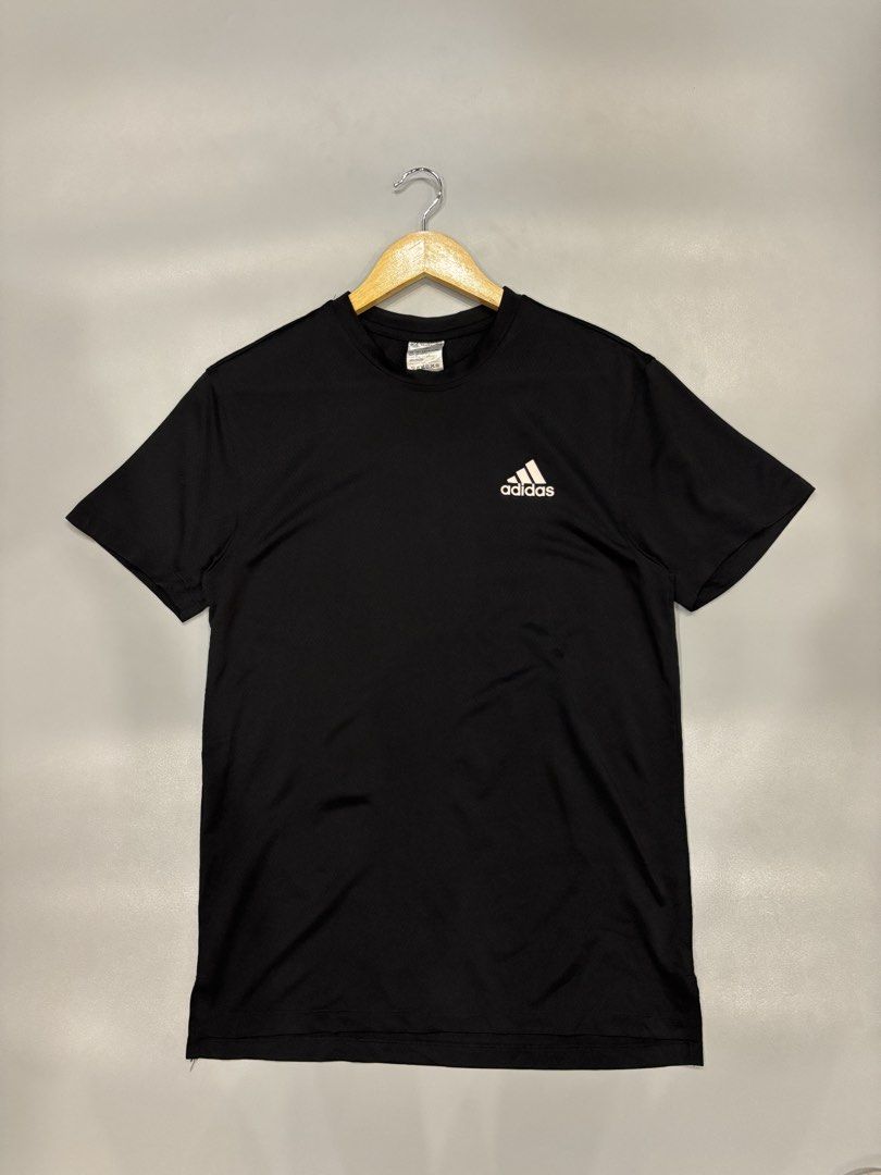 Men’s Aeroready Shirt (Category: Activewear) located in Cebu City. Submitted by clylejavan060400 (Listing ID 1469298420, Image 1). Description: Men’s Adidas Aeroready T shirt ▪️Size S-Medium ▪️Width 18 ▪️Length 27-28 ▪️Excellent ▪️No issue.