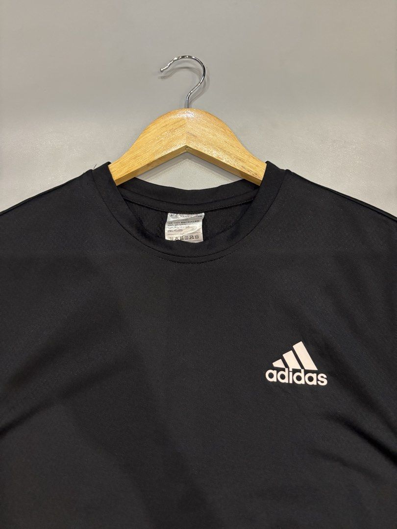 Men’s Aeroready Shirt (Category: Activewear) located in Cebu City. Submitted by clylejavan060400 (Listing ID 1469298420, Image 2). Description: Men’s Adidas Aeroready T shirt ▪️Size S-Medium ▪️Width 18 ▪️Length 27-28 ▪️Excellent ▪️No issue.