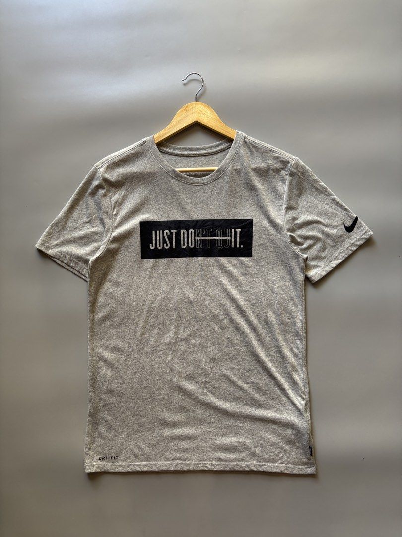 Men’s Nike Tshirt (Category: Swim Top & Rash Guards) located in Cebu City. Submitted by clylejavan060400 (Listing ID 1469299731, Image 1). Description: Men’s Nike Tshirt ▪️Size Medium ▪️Width 18 ▪️Length 27 ▪️Excellent ▪️No issue ♻️₱350.00♻️.
