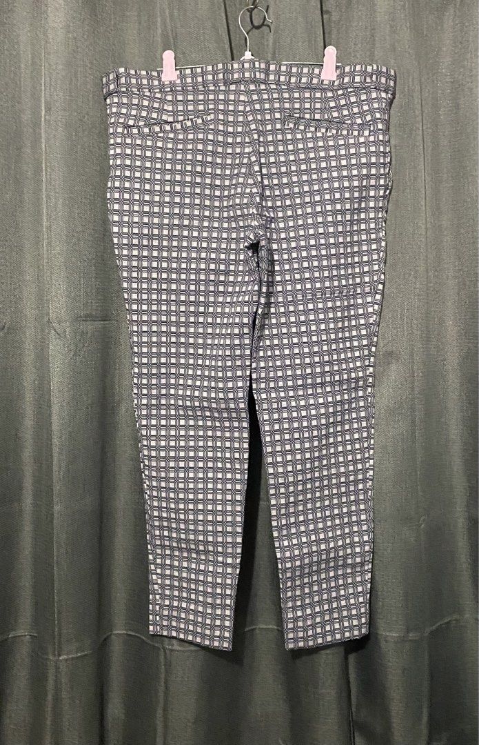 Men’s Plaid Trousers (Category: Trousers) located in Mandaluyong City. Submitted by aiztyle (Listing ID 1469168284, Image 2). Description: Men’s Plaid Trousers Stretchable Fabric Material Measurement: Waist 33”-34” Length 33” Super SALE Php500.00 only.